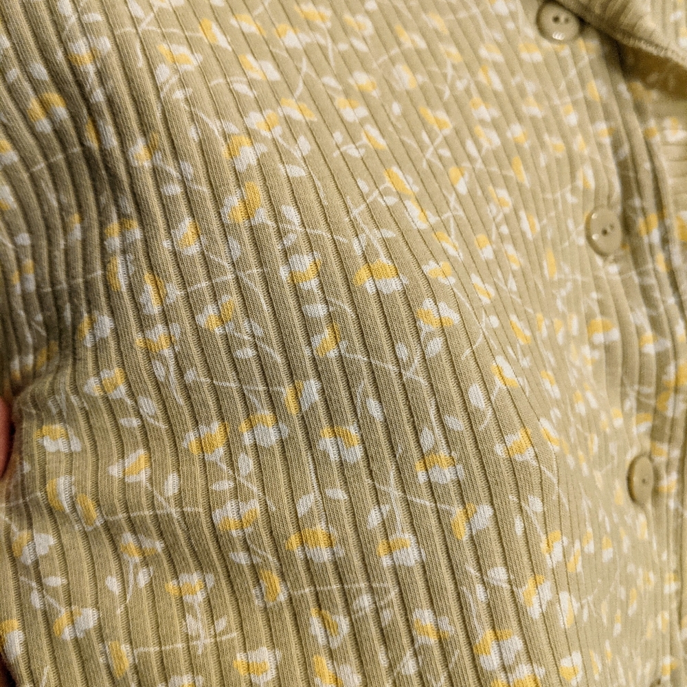 Cropped Floral Top - Picture 2 of 2